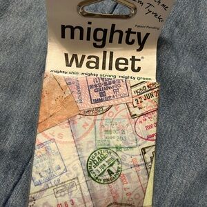 Tyvek Passport Mighty Wallet NWT